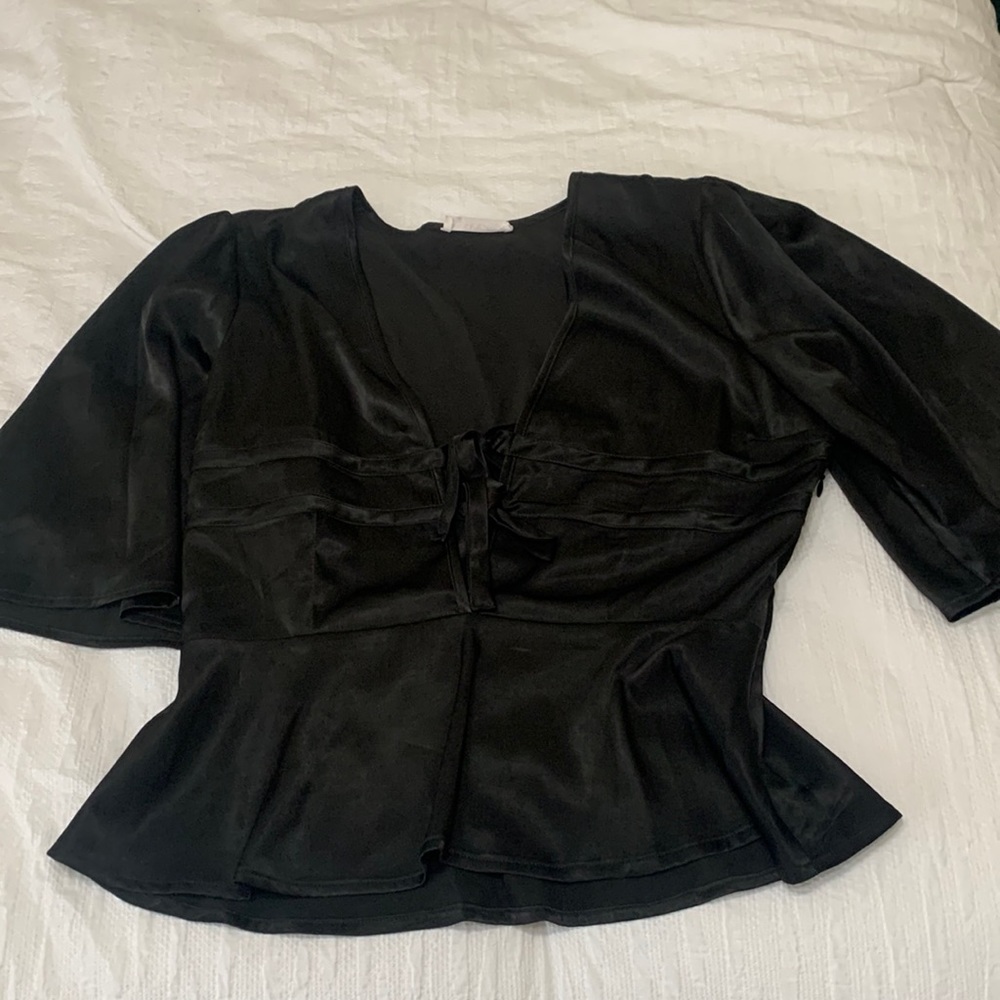 Eggie black top